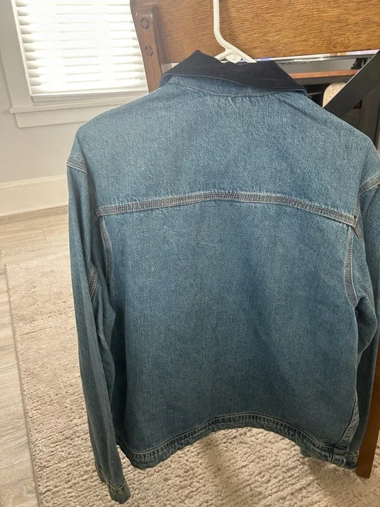 H&M Men’s Light Blue Denim Jacket with Black Collar - Picture 3 of 3